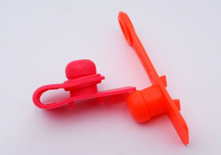 Customized silicone buckle.